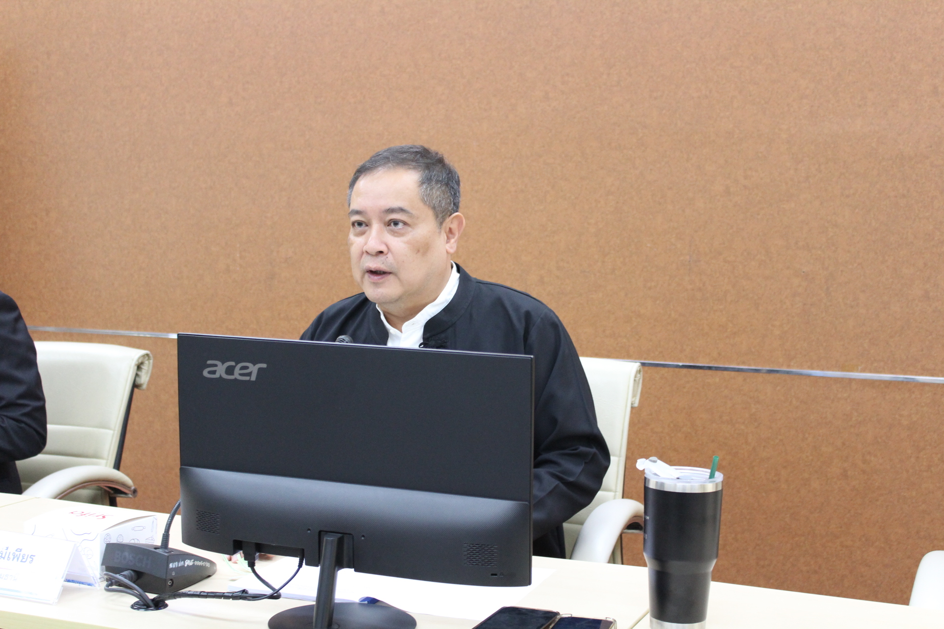  ผู้ว่าฯ ปทุมธานี “เอกวิทย์ มีเพียร” ขับเคลื่อนพลังบวร บูรณาการทุกภาคส่วน แก้จนอย่างยั่งยืน ไม่ทิ้งใครไว้ข้างหลัง