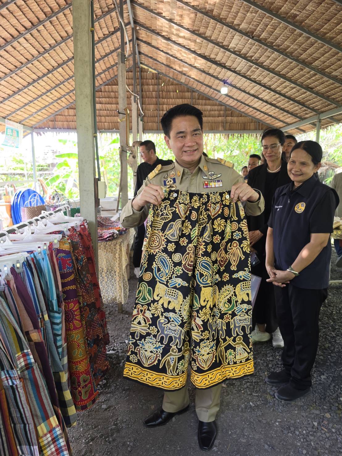 รองผู้ว่าปทุมธานี “ลงพื้นที่อำเภอคลองหลวงคัดสรรกิจกรรมพัฒนาชุมชนดีเด่นระดับจังหวัด ประจำปี ๒๕๖๙ 